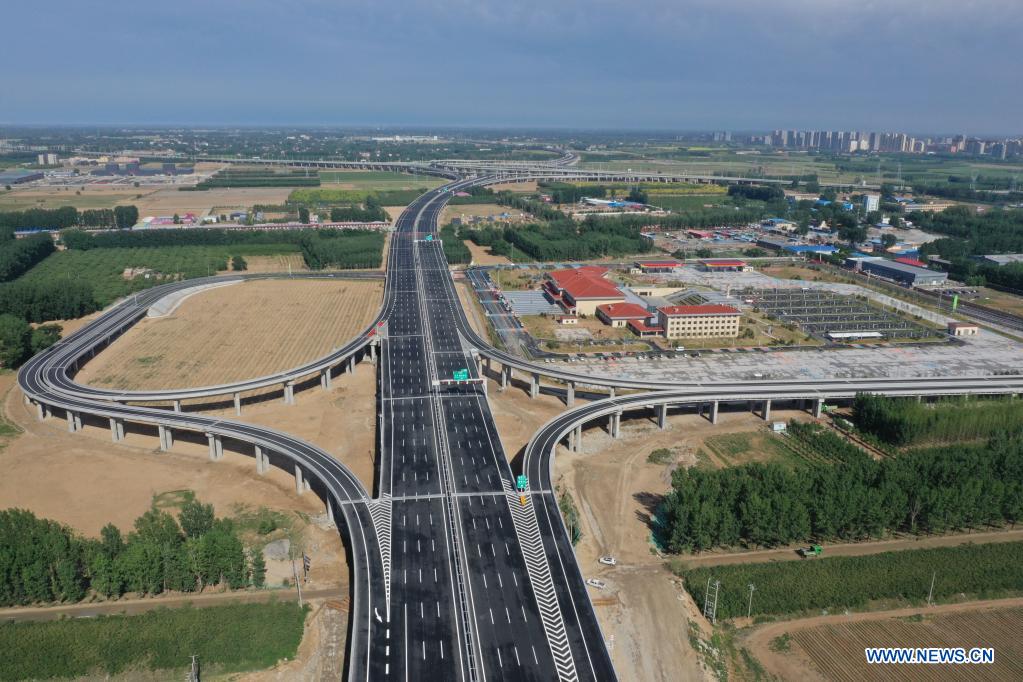 Three expressways in Xiong'an open to traffic
