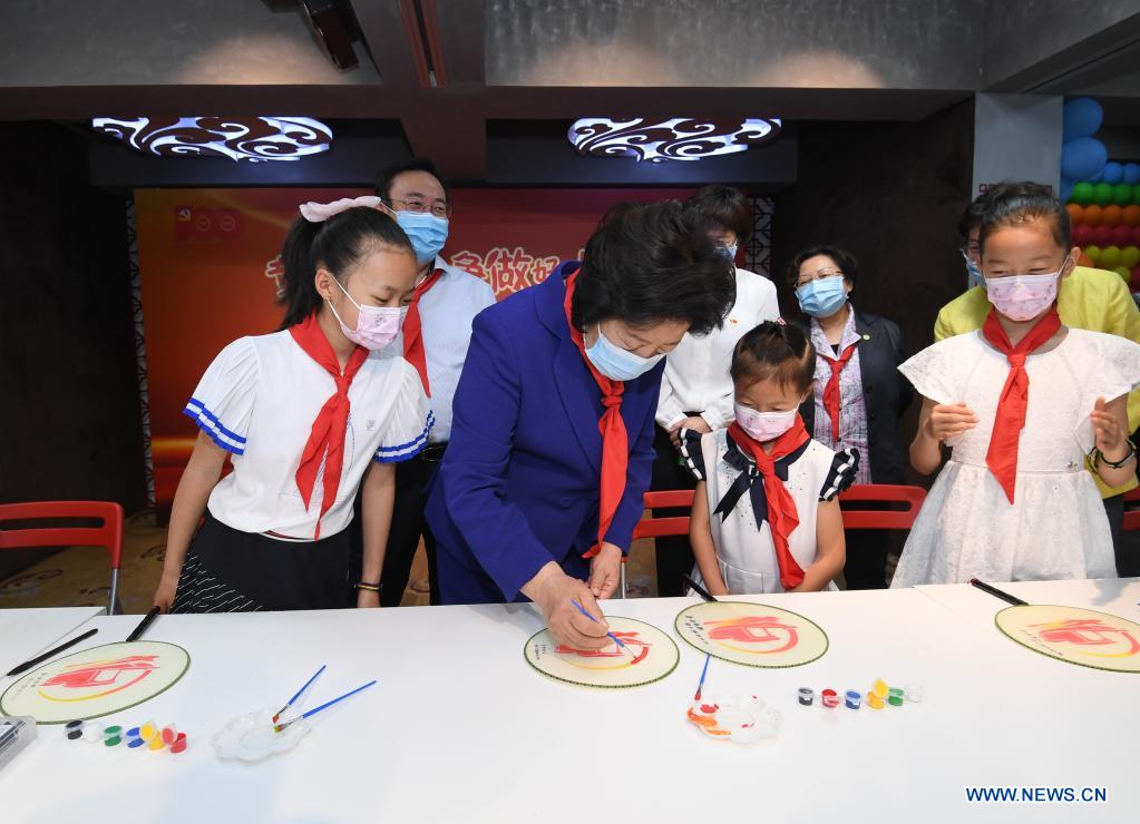 Chinese vice premier extends festival greetings to children