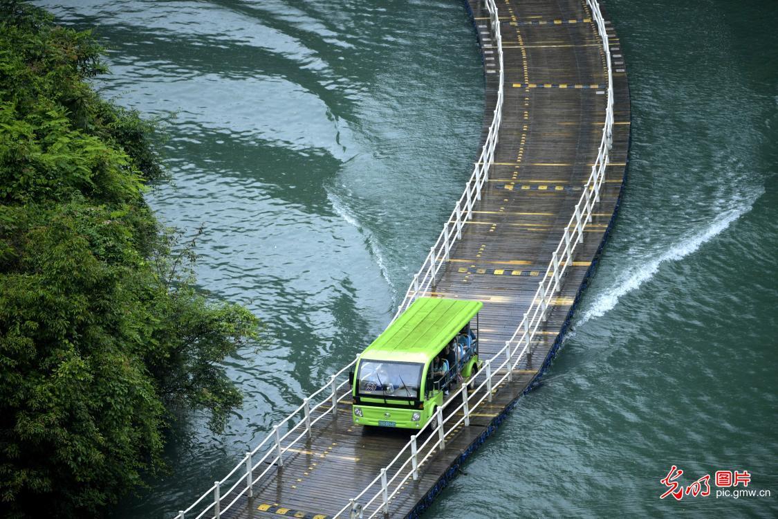 “漂浮公路”引客来