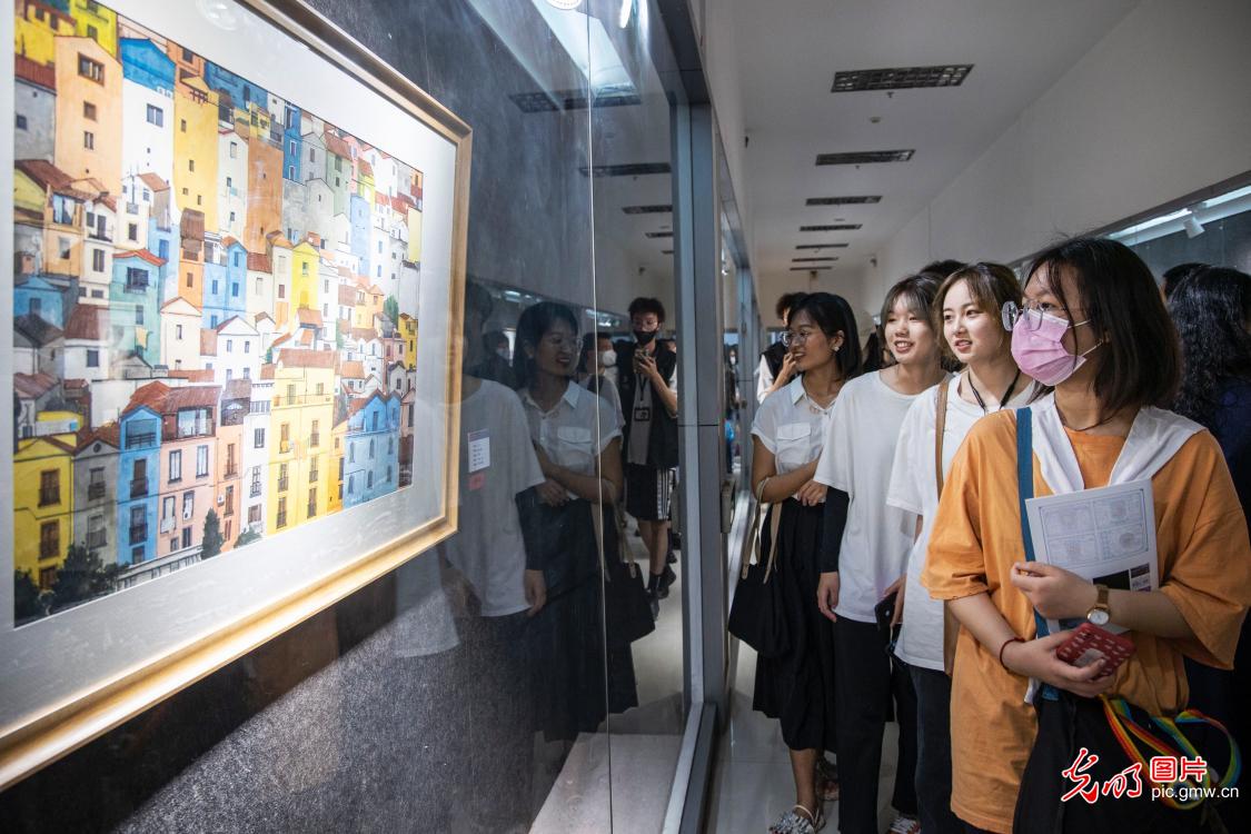 Art works of graduates exhibited across China