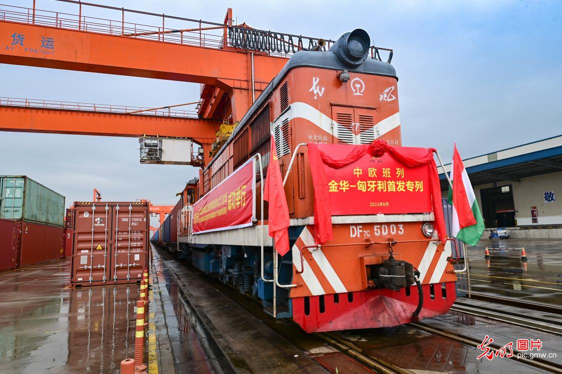 China-Europe freight train adds new route to Hungary
