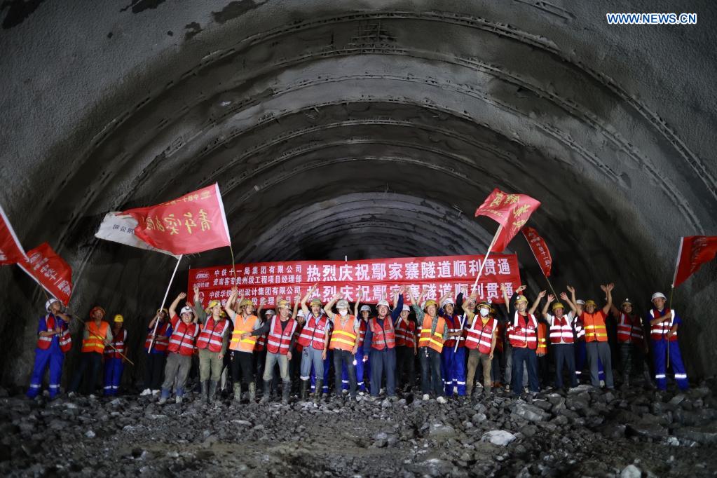Yanjiazhai tunnel of Guiyang-Nanning high-speed railway drilled through