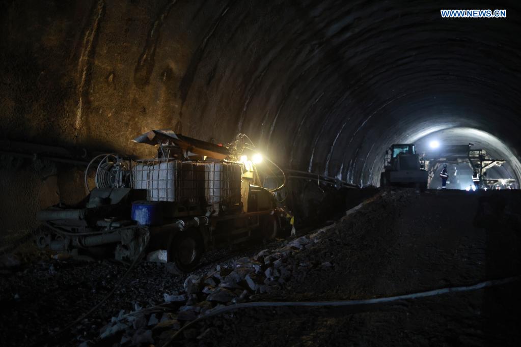 Yanjiazhai tunnel of Guiyang-Nanning high-speed railway drilled through
