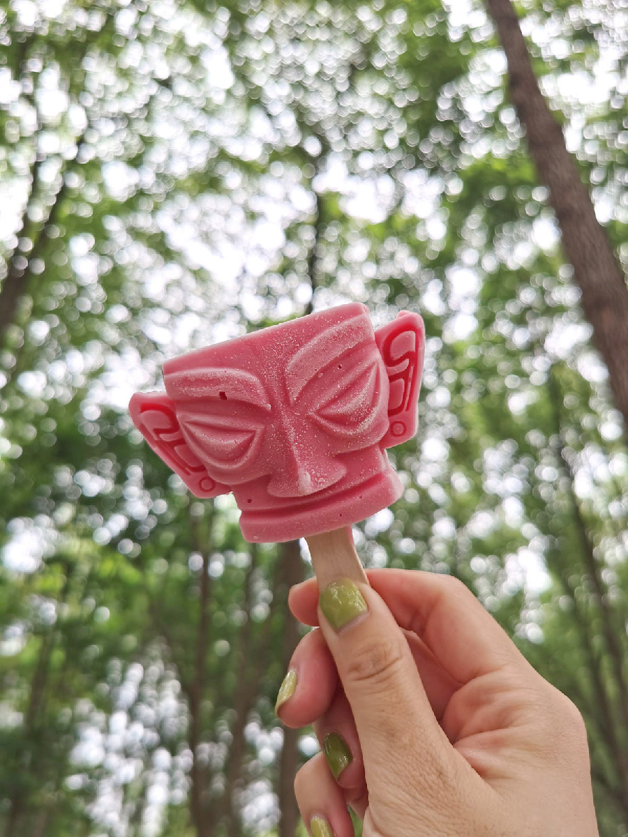 Cultural and creative ice cream becomes hot item this summer in China