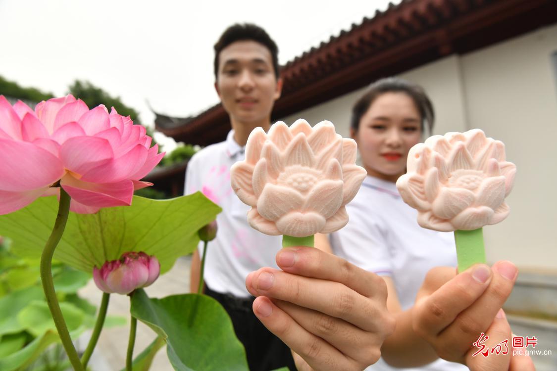 Cultural and creative ice cream becomes hot item this summer in China