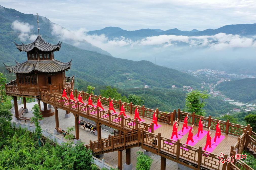 International Day of Yoga welcomed in C China's Hubei