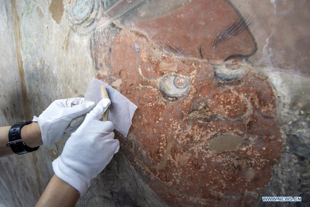 China's largest Taoist temple launches mural restoration