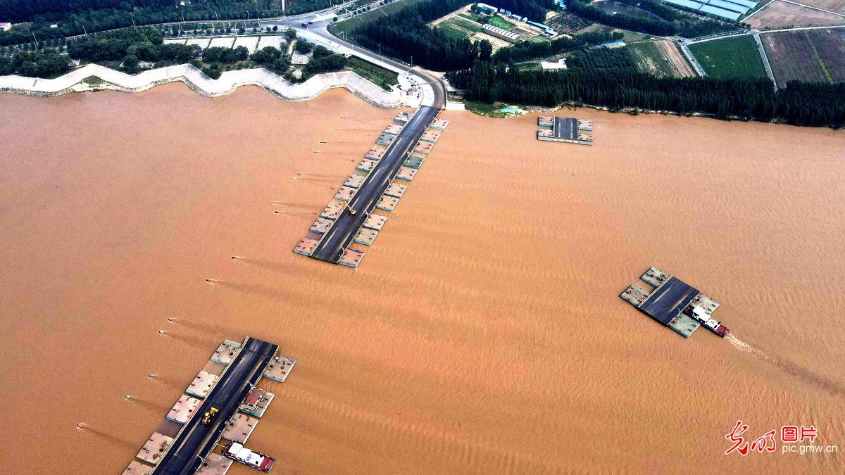 Pontoon bridges over the Yellow River removed before flood season