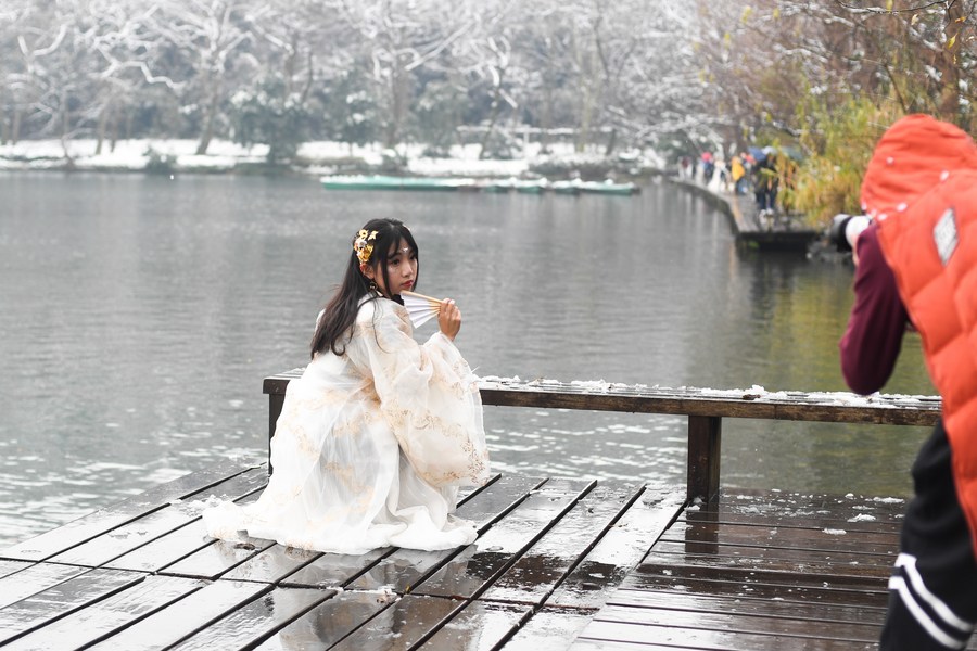 Across China: Traditional Han clothing a major hit among Generation Z
