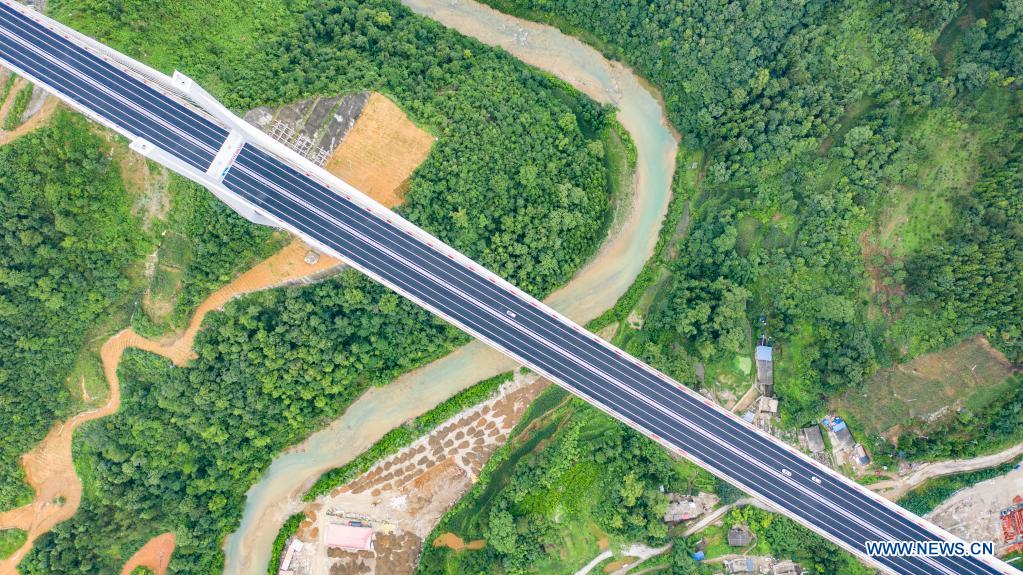 Duyun-Anshun expressway in Guizhou put into operation