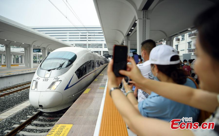 New railway forms high-speed network in Southern Sichuan Province