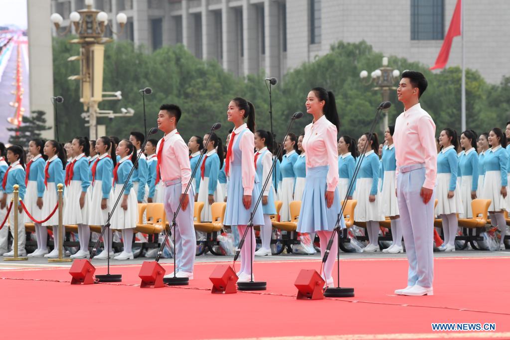 Chinese Communist Youth League members, Young Pioneers salute CPC