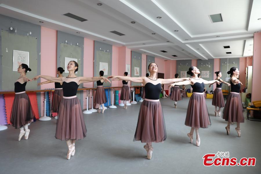 Grannies in Henan on their way to pursuit ballet dream