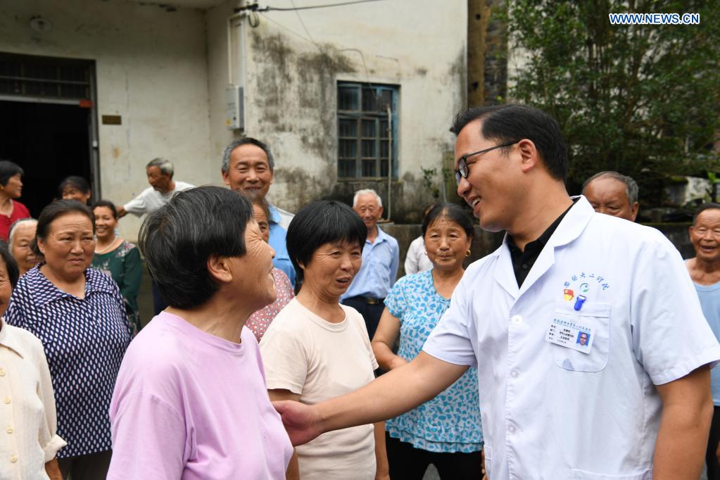 In pics: couple provides medical services for local villagers in Anhui