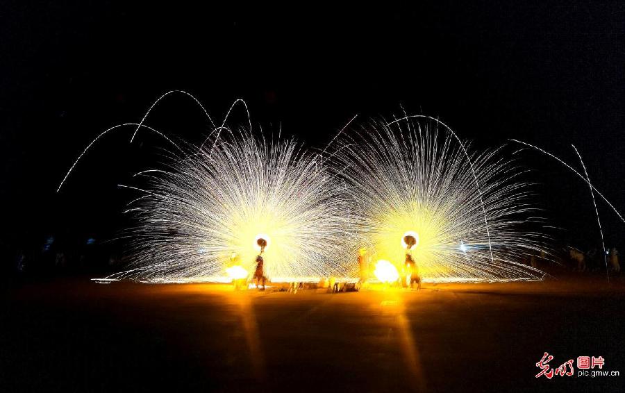 China's unique molten iron throwing tradition presented in N China’s Mongolia