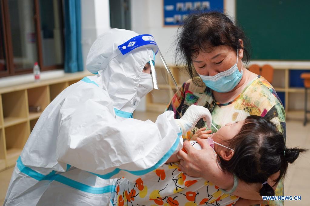 Medical workers race against time in epidemic battle in Nanjing