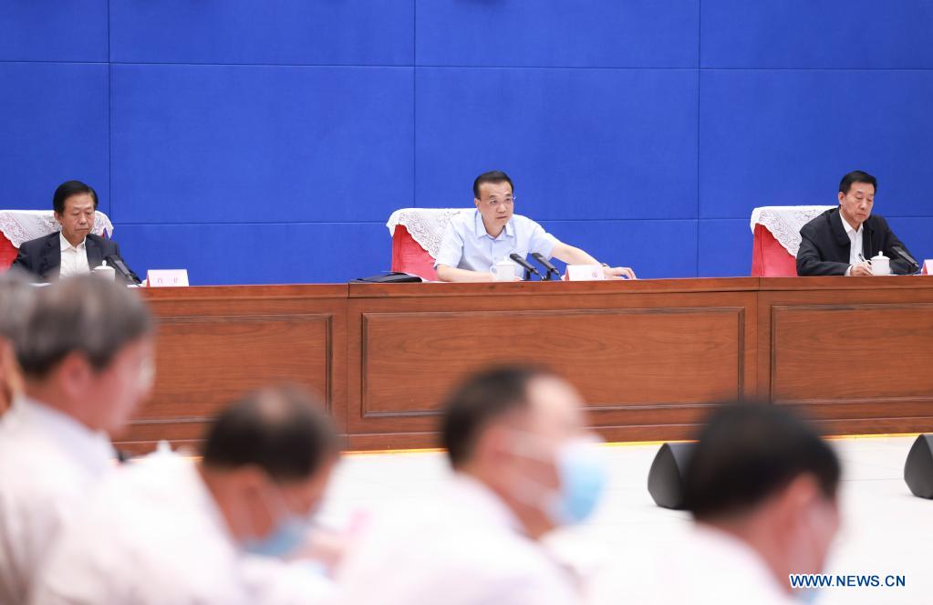Premier Li stresses all-out efforts in flood control, disaster relief