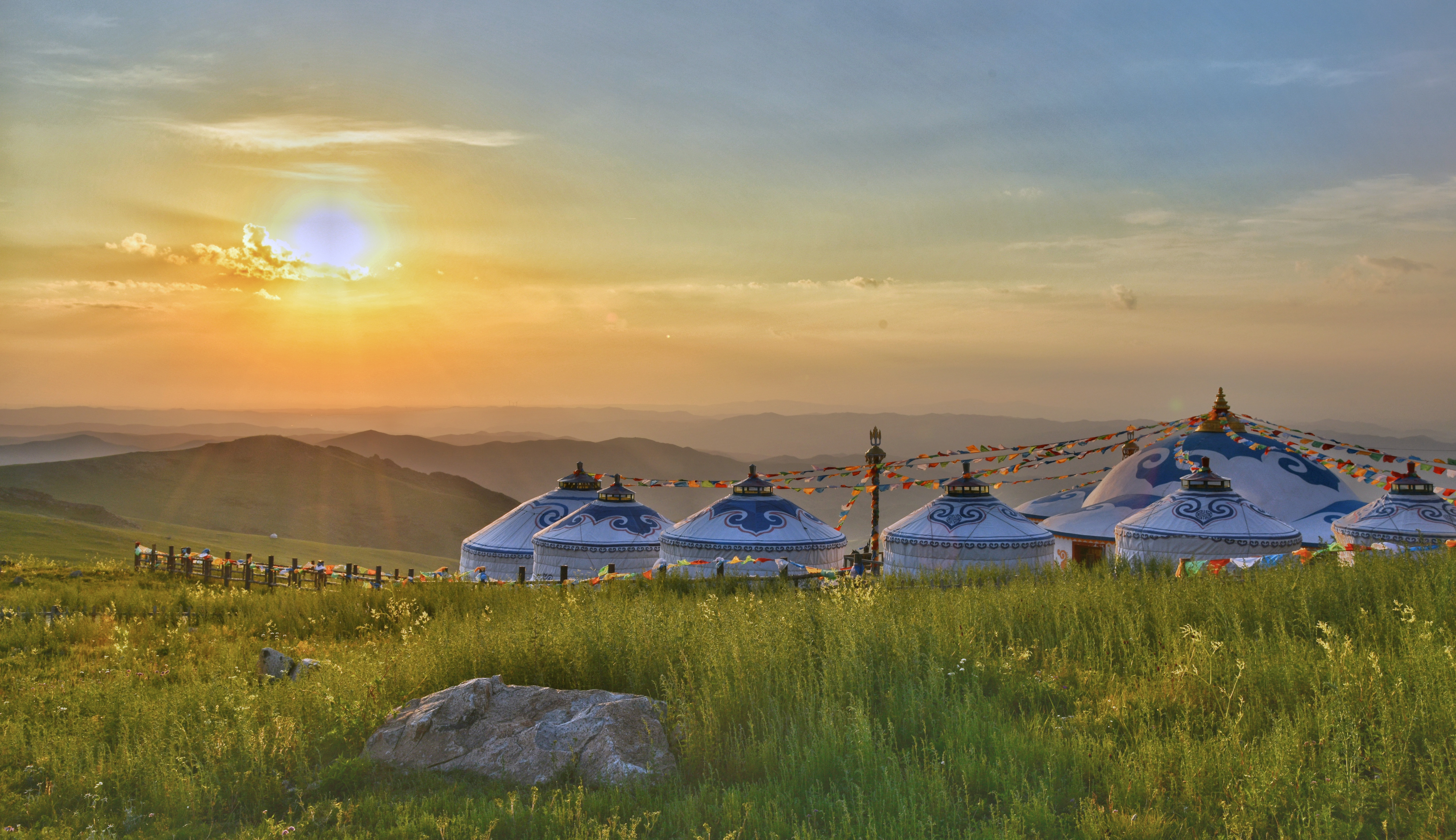 Inner Mongolia's Chunkun Mountain dazzles in summer