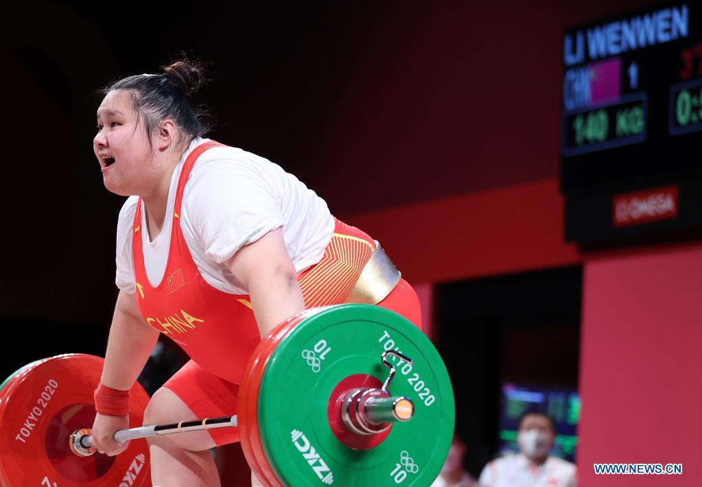 Chinese weightlifter Li dominates women's +87kg division at Tokyo 2020