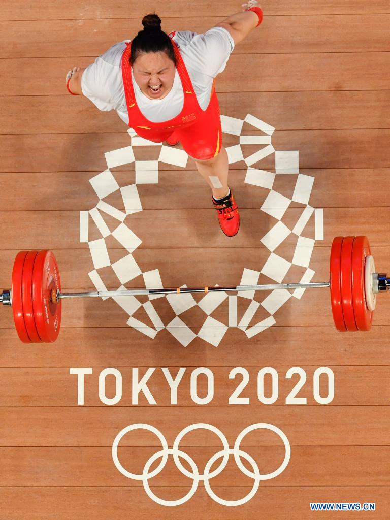 Chinese weightlifter Li dominates women's +87kg division at Tokyo 2020