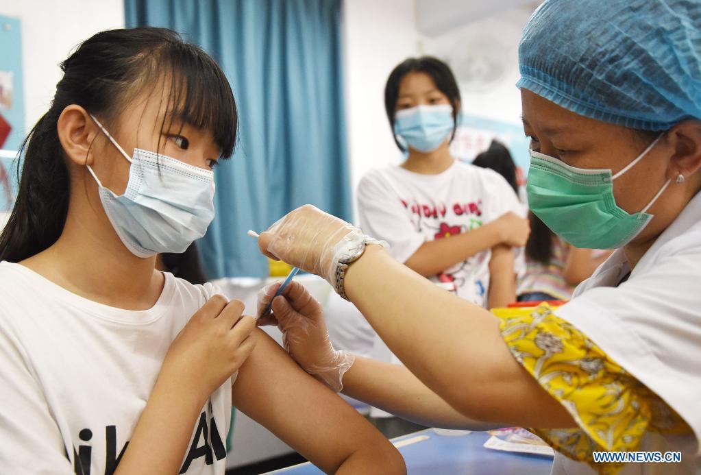 Minors receive COVID-19 vaccine in Handan, north China