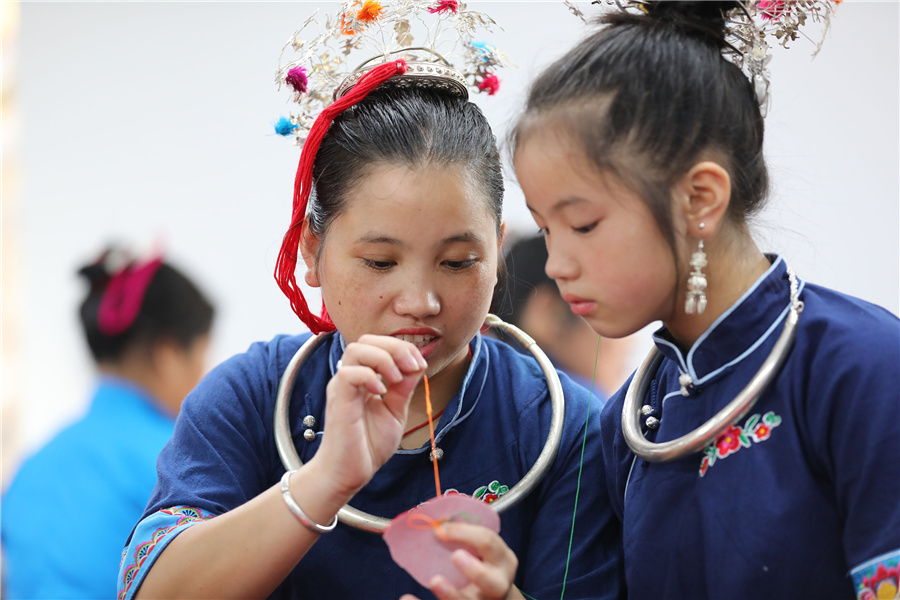 Guizhou teens learn cultural heritage during summer break