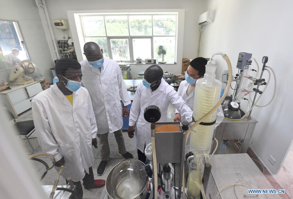 University in Fujian trains many experts of Juncao technology for African countries