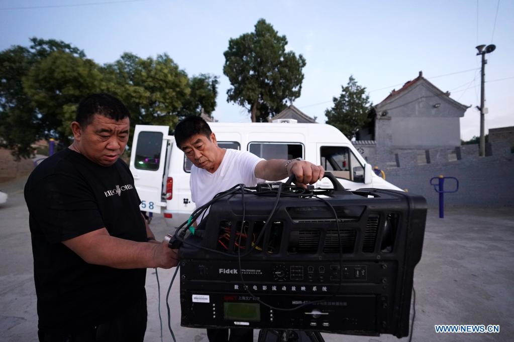 Pic story of movie projection team in Gaojiayan Village, Shanxi