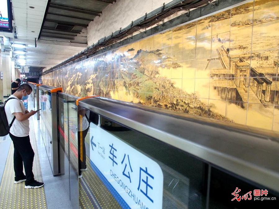 Old murals restored at Beijing subway stations
