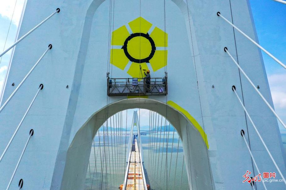 Bridge Tower coated in E China's Zhejiang