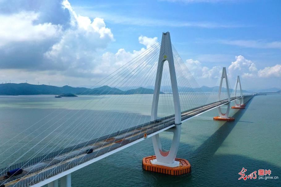 Bridge Tower coated in E China's Zhejiang
