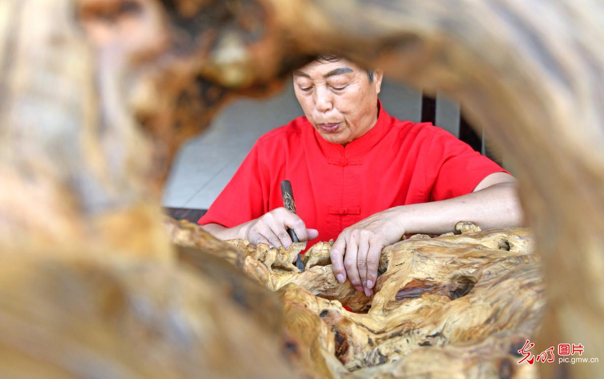 Root Carving Art Museum in E China's Zhejiang letting more people get to know the craft 