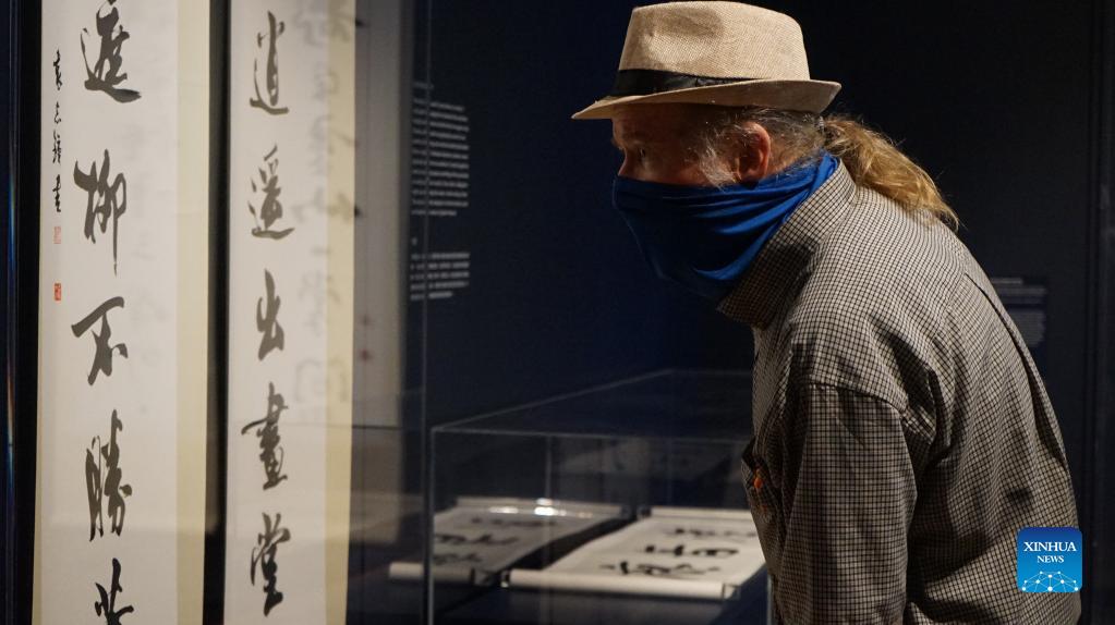 People visit media preview of Chinese calligraphy exhibition in Los Angeles