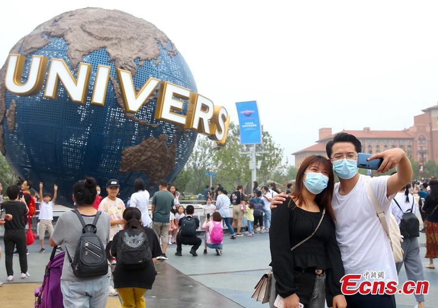 Universal Beijing Resort attracts visitors during trial run
