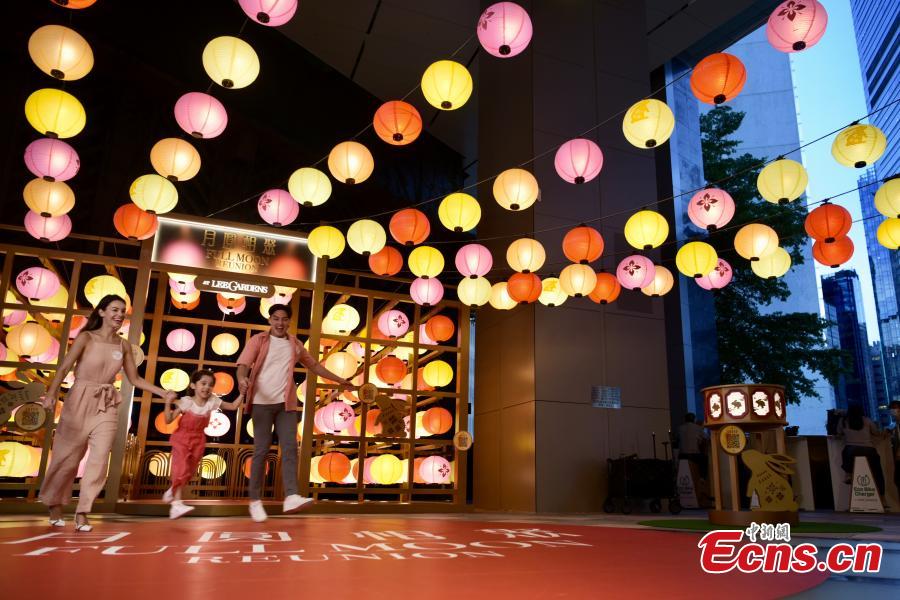 Lantern show held in HK to celebrate upcoming Mid-Autumn Festival