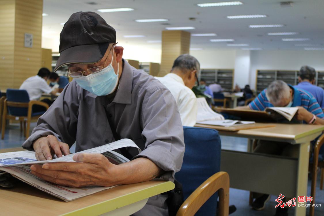 Shaanxi Library reopens and cares for elder readers