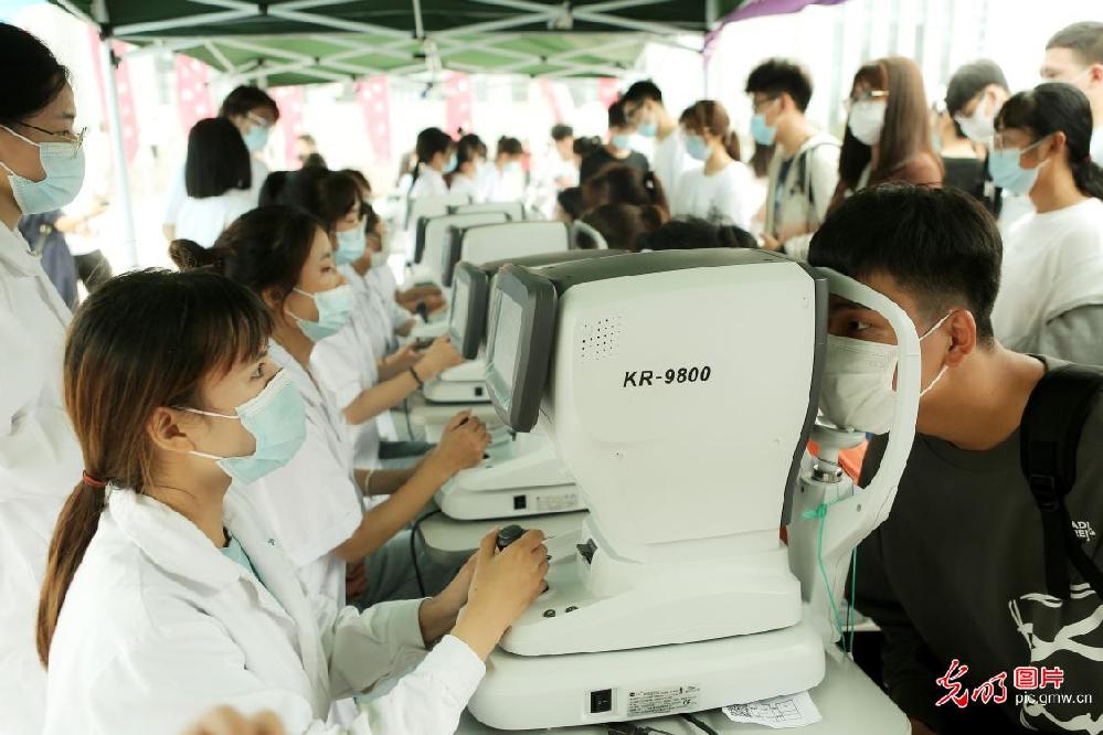 Eye health tests given to Students in N China’s Tianjin