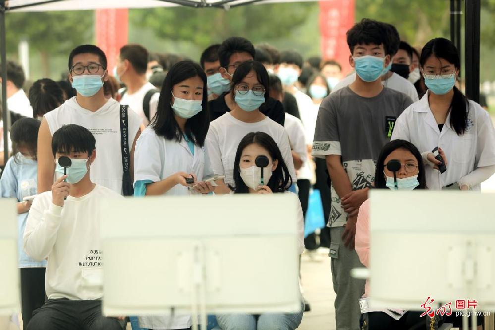 Eye health tests given to Students in N China’s Tianjin