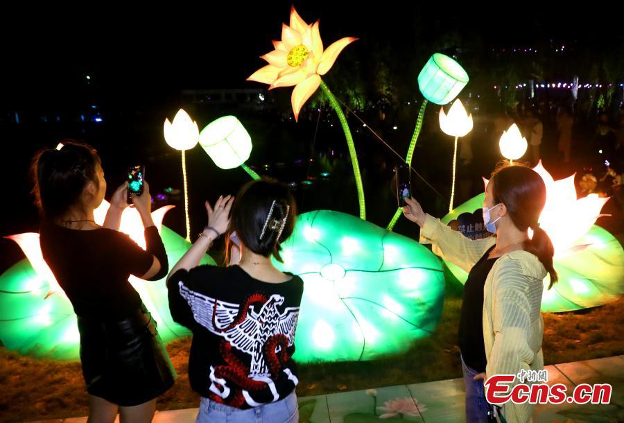 Lantern fair for Mid-Autumn Festival held in Jiangsu