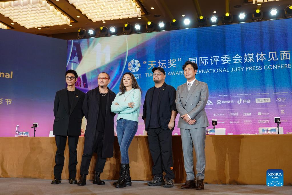 Tiantan Awards jury members of 11th Beijing Int'l Film Festival meet press
