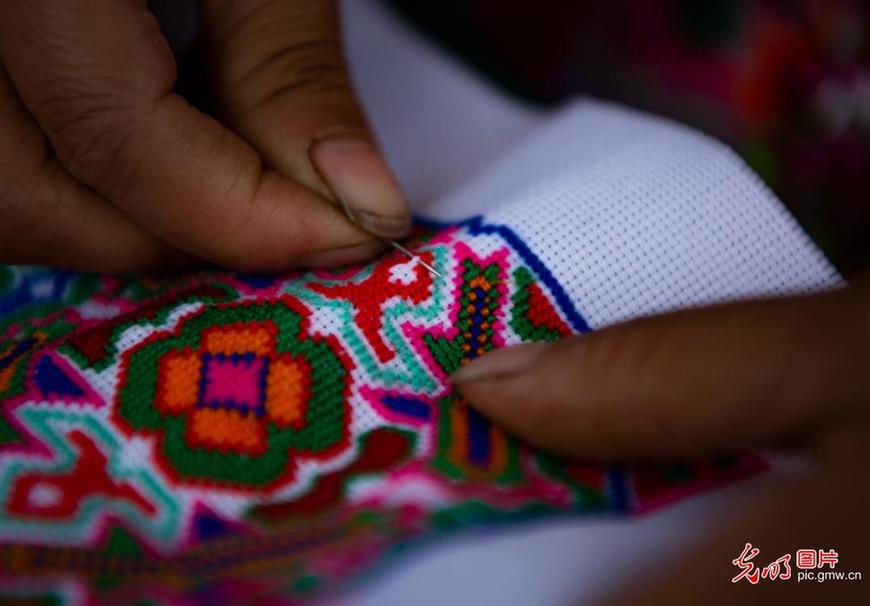 Embroidery competition starts in SW China's Guizhou