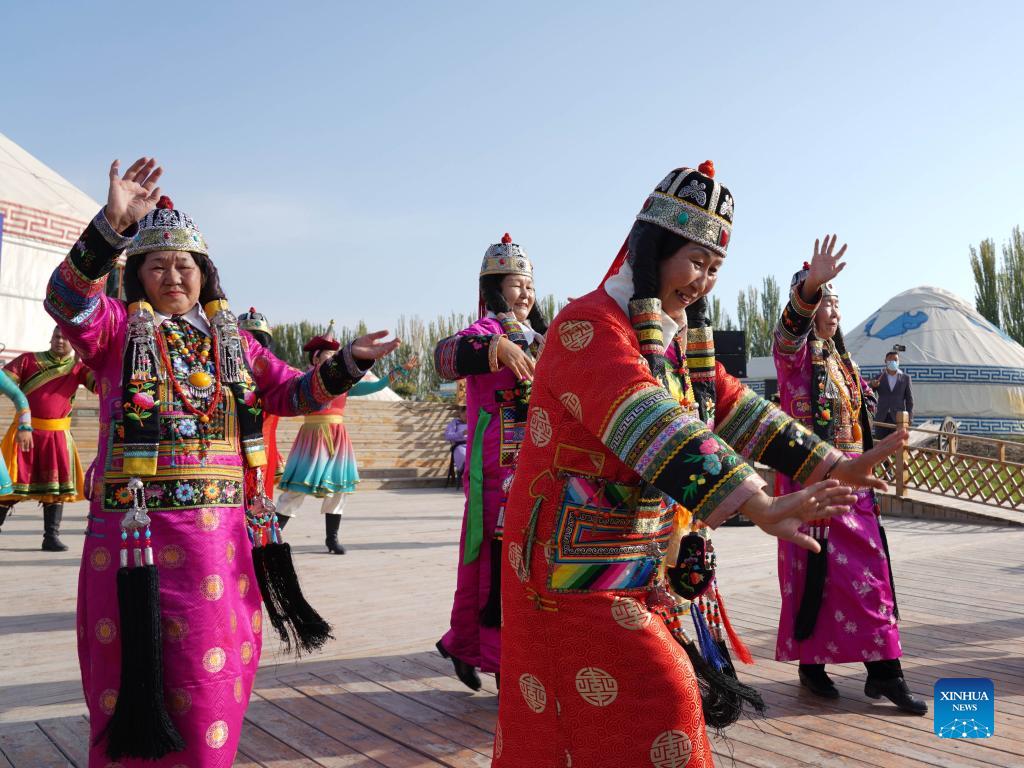 Across China: Tourism helps promote intangible cultural heritage in Xinjiang
