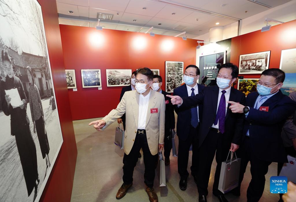 Photo exhibition highlights blood ties between Hong Kong, motherland over past century