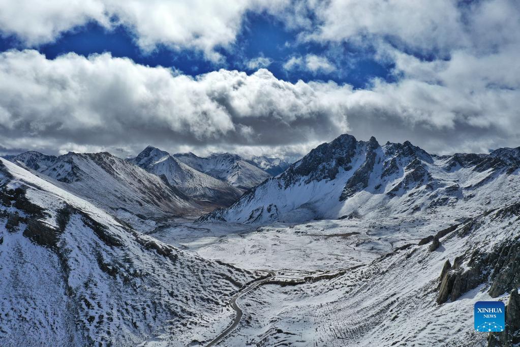 In pics: scenery of snow-covered mountain in Sichuan