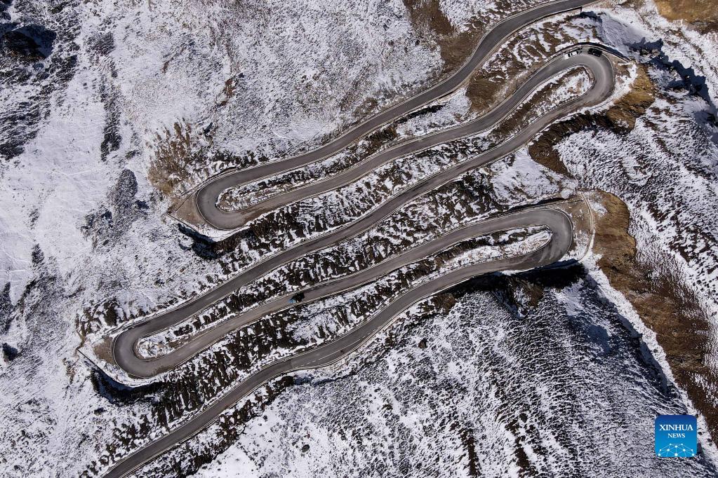 In pics: scenery of snow-covered mountain in Sichuan