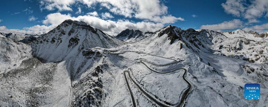 In pics: scenery of snow-covered mountain in Sichuan