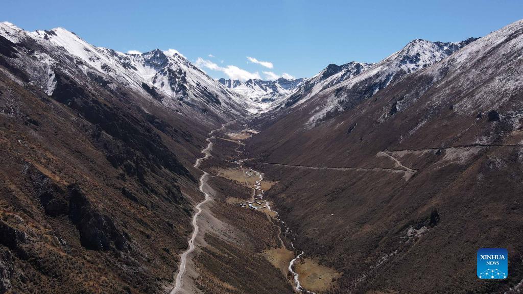 In pics: scenery of snow-covered mountain in Sichuan