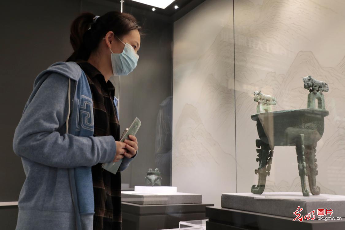 Archaeology Exhibition of Yangtze River Civilization on show at Zhangjiagang Museum