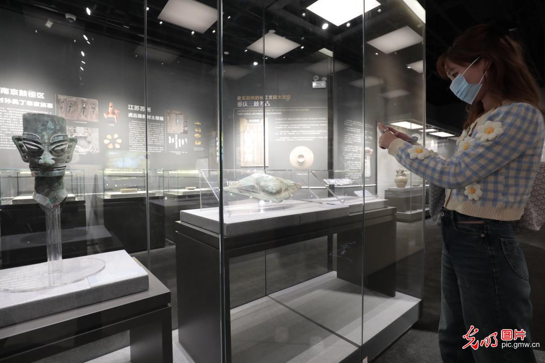 Archaeology Exhibition of Yangtze River Civilization on show at Zhangjiagang Museum