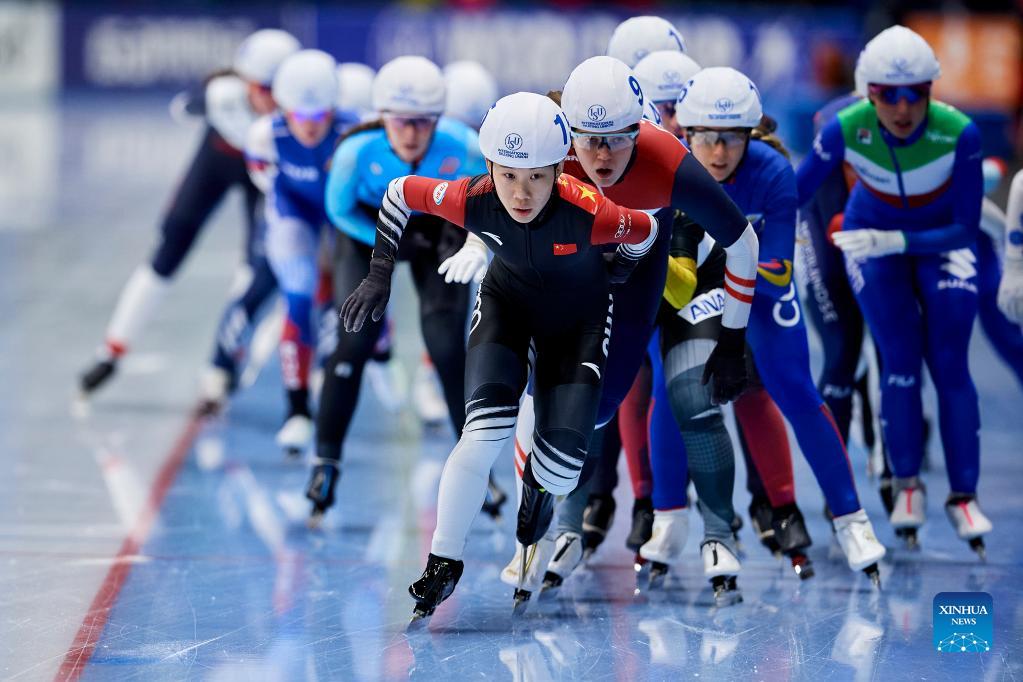 In pics: women's mass start at ISU Speed Skating World Cup